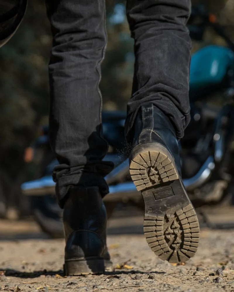 boots moc-toe black