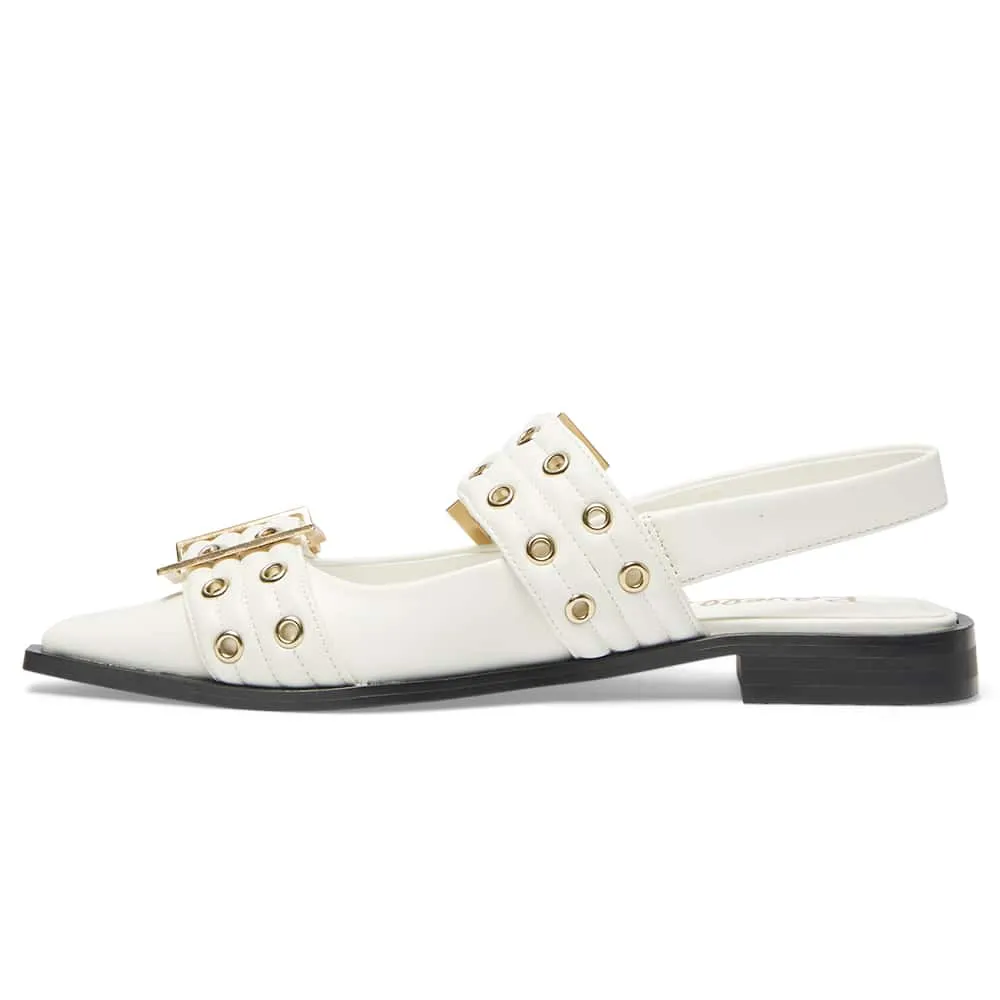 Suzie Flat in White Smooth